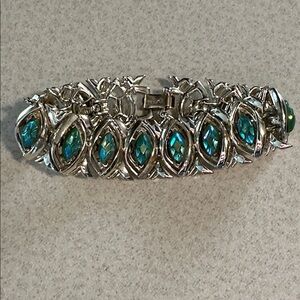 Beautiful Vintage Coro gold tone faceted iridescent stone bracelet (811)